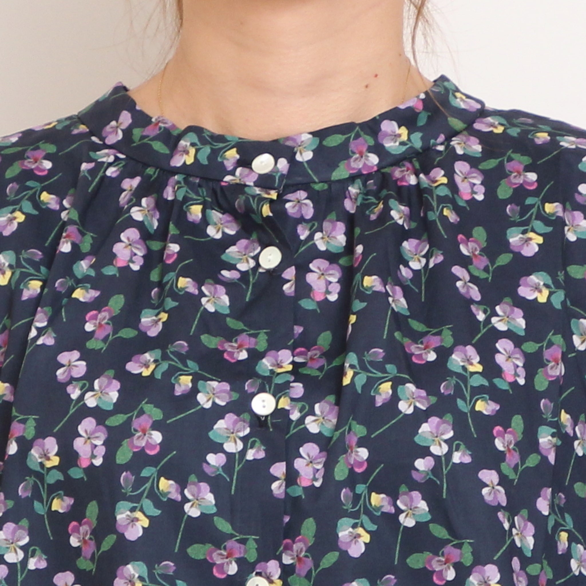 【NAVYラスト1点】リバティ2WAYスタンドブラウス(2510)