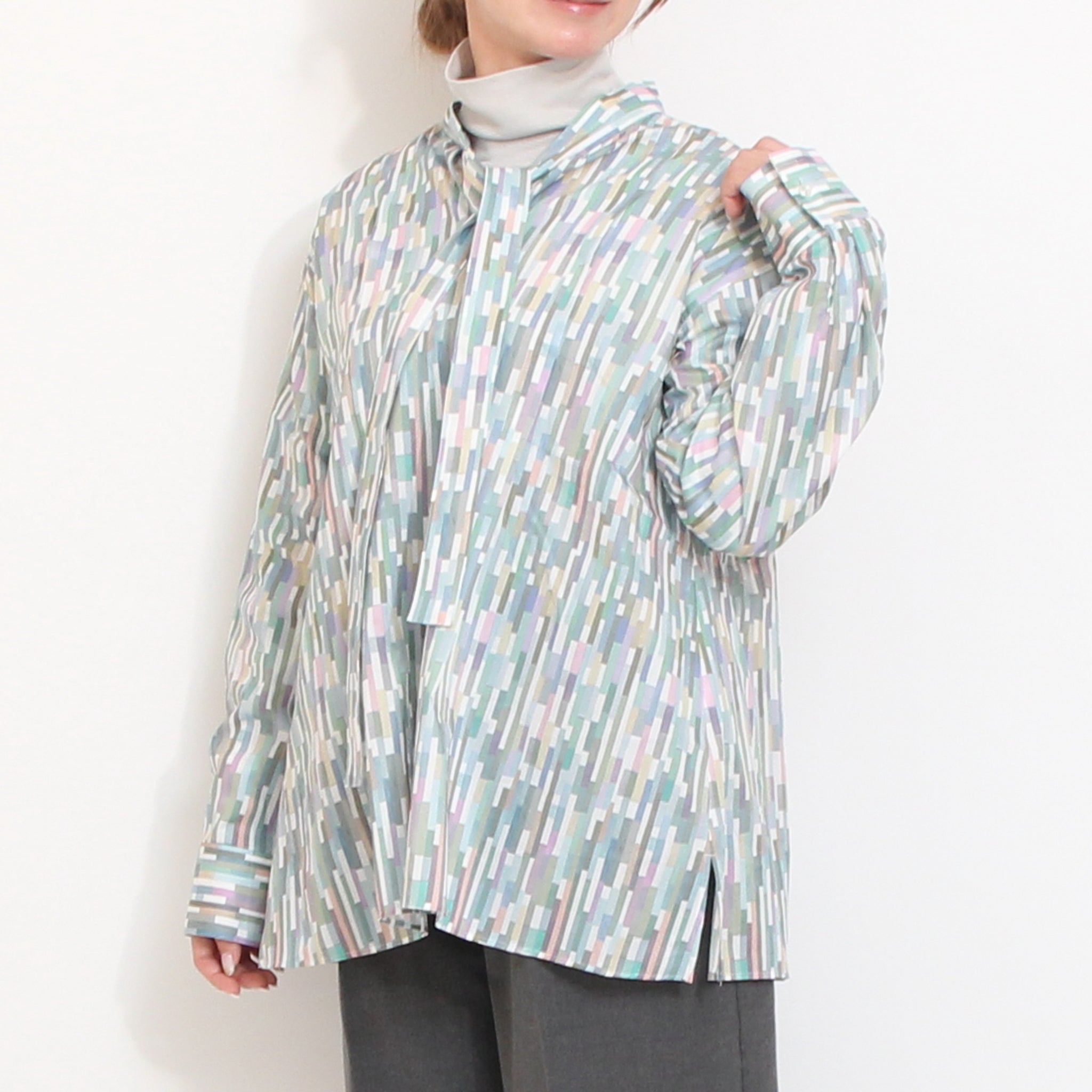 【20%OFF】【ラスト1点ずつ】LIBERTYボウタイプルオーバーブラウス