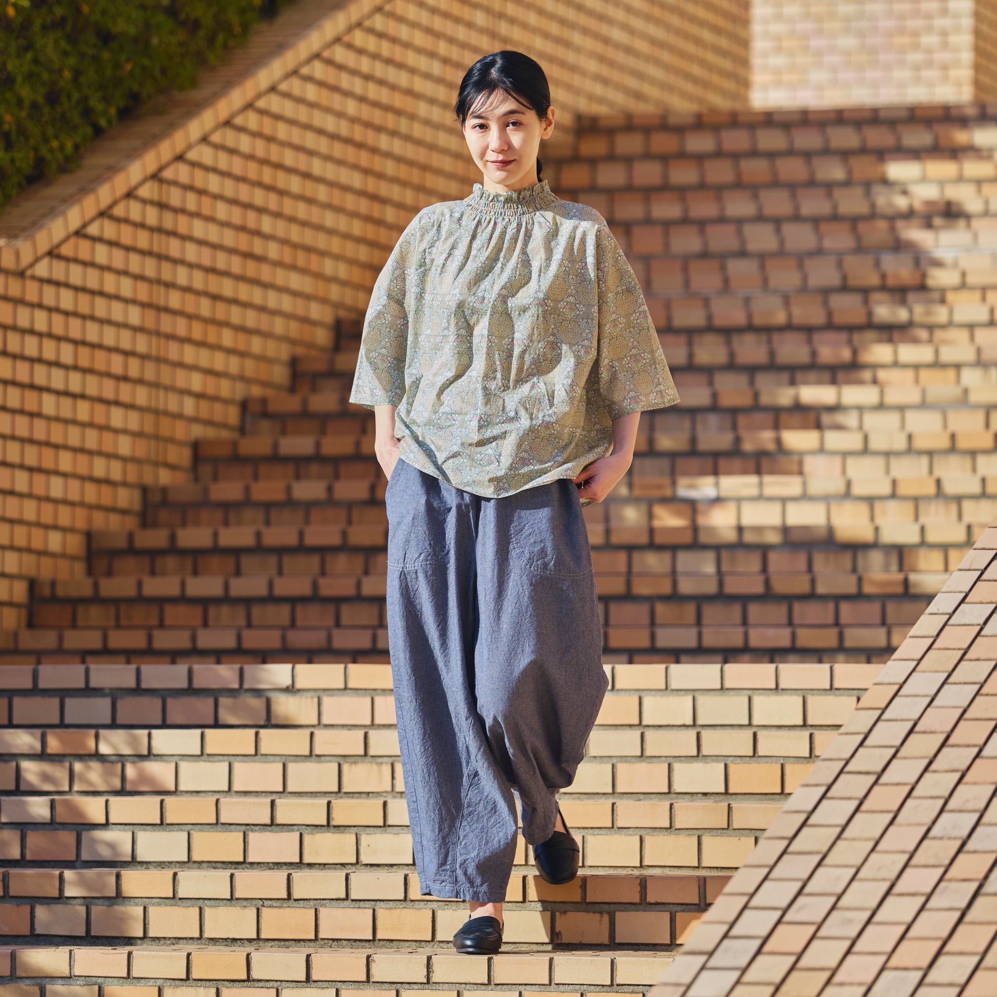【期間限定15%OFF】【BLUE以外残り僅か】リバティ2WAYシャーリング6分袖ブラウス2604
