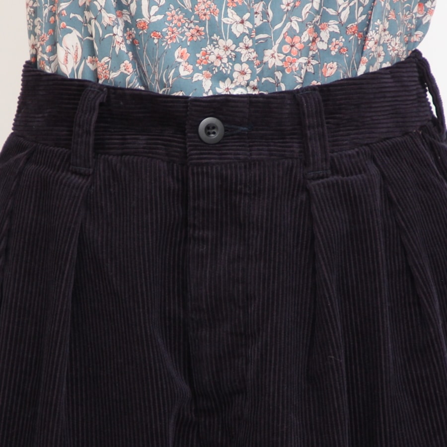 【30%OFF】【NAVYサイズMのみ ラスト1点】D.M.Gコーデュロイツータックトラウザー