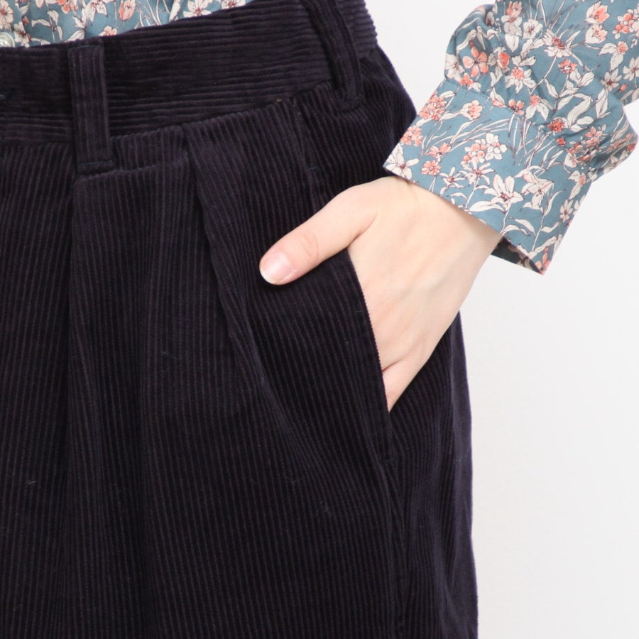 【30%OFF】【NAVYサイズMのみ ラスト1点】D.M.Gコーデュロイツータックトラウザー