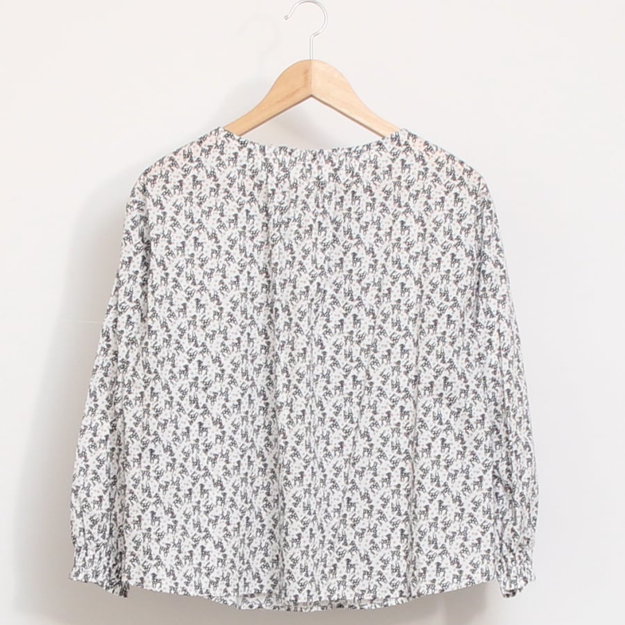 【20%OFF】【IVORYのみ ラスト1点】リバティボートネック シャーリング袖プルオーバー2508