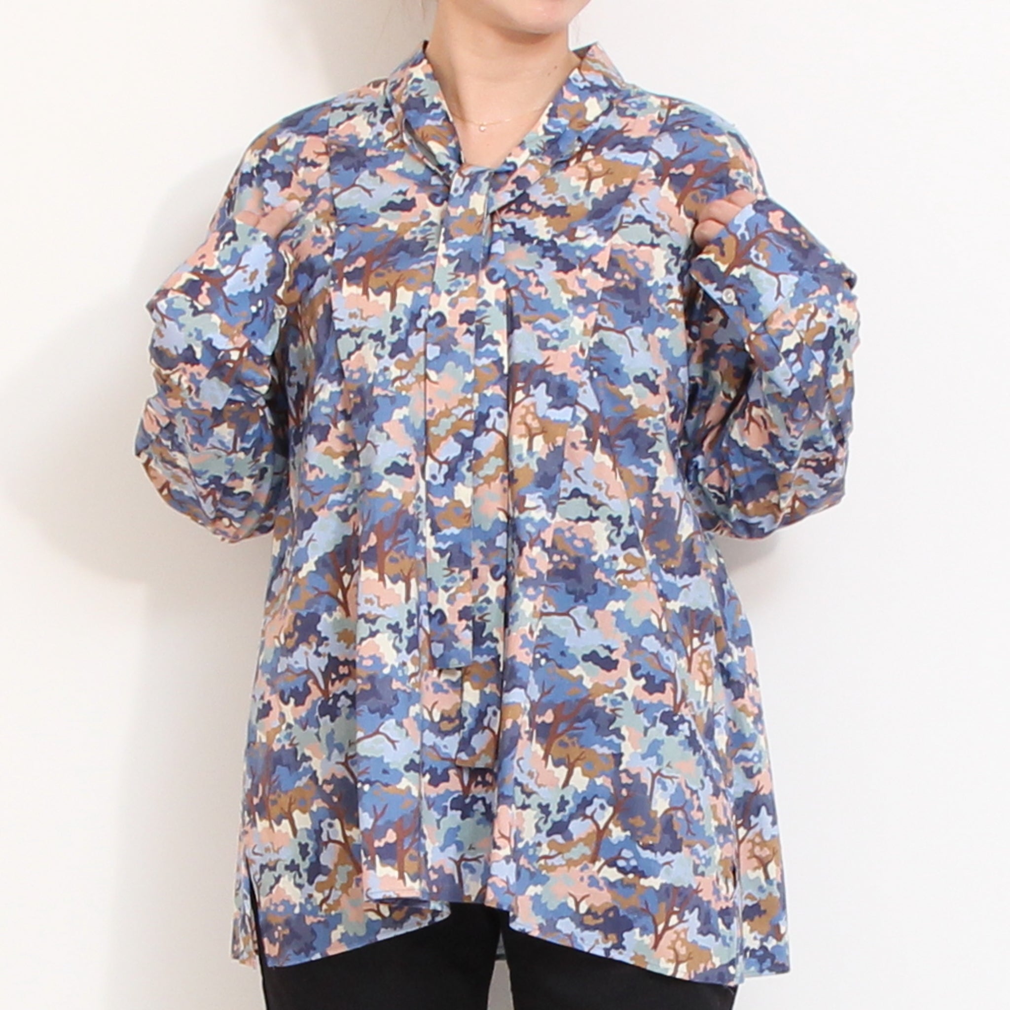 【20%OFF】【REDラスト1点】LIBERTYボウタイプルオーバーブラウス