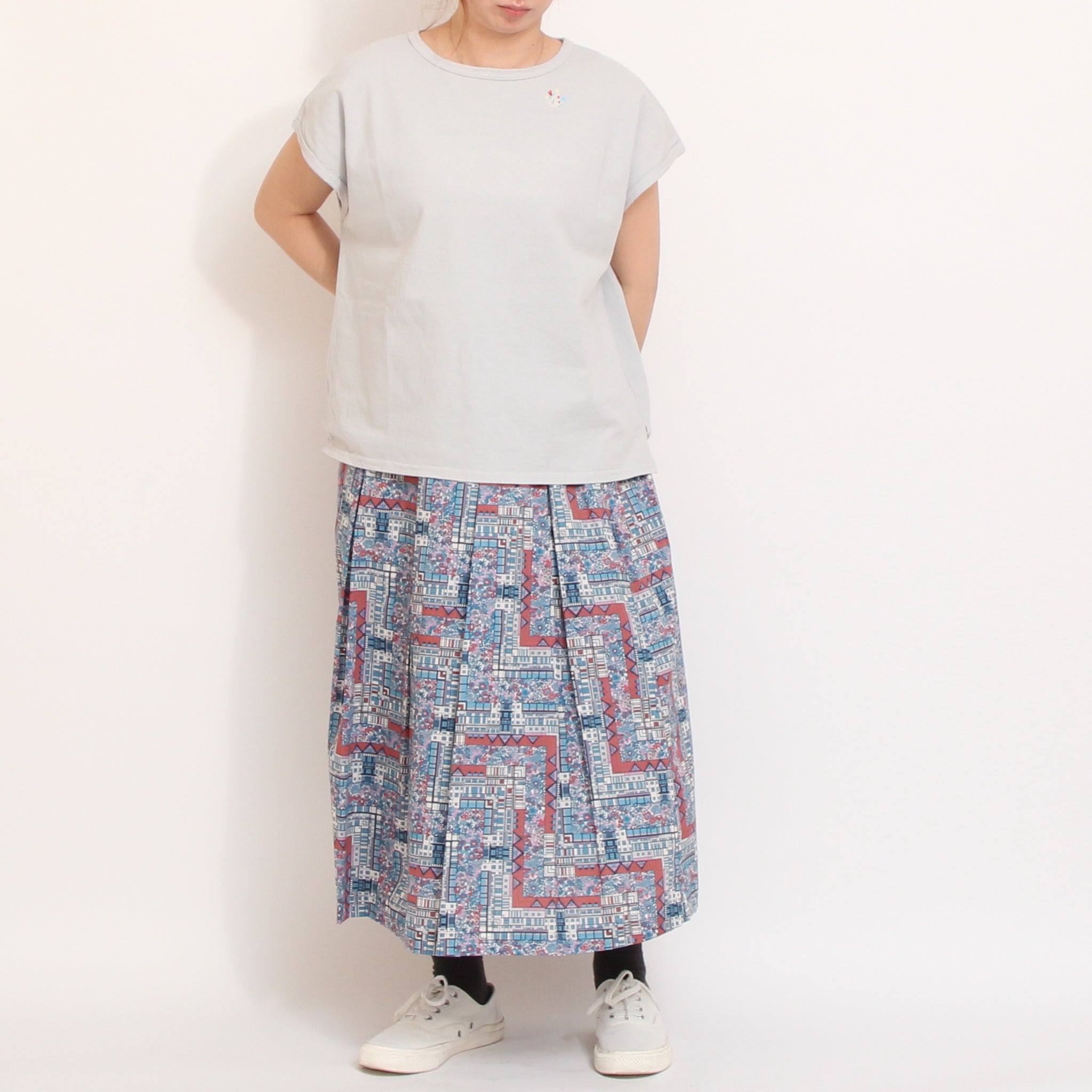 【20%OFF】to touchフラワー刺繍Tシャツ
