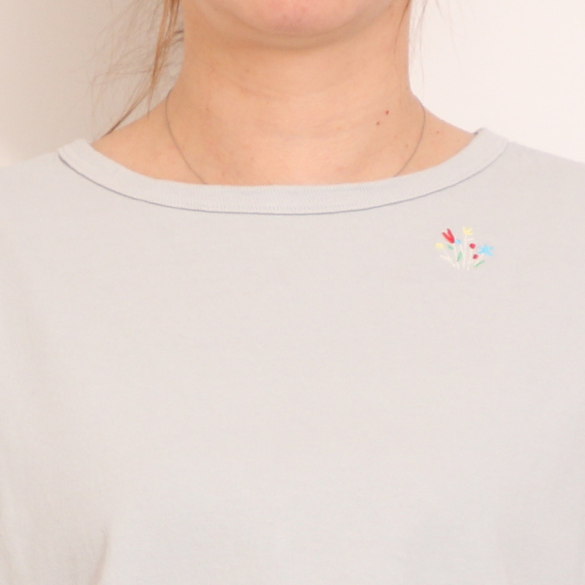 【20%OFF】to touchフラワー刺繍Tシャツ