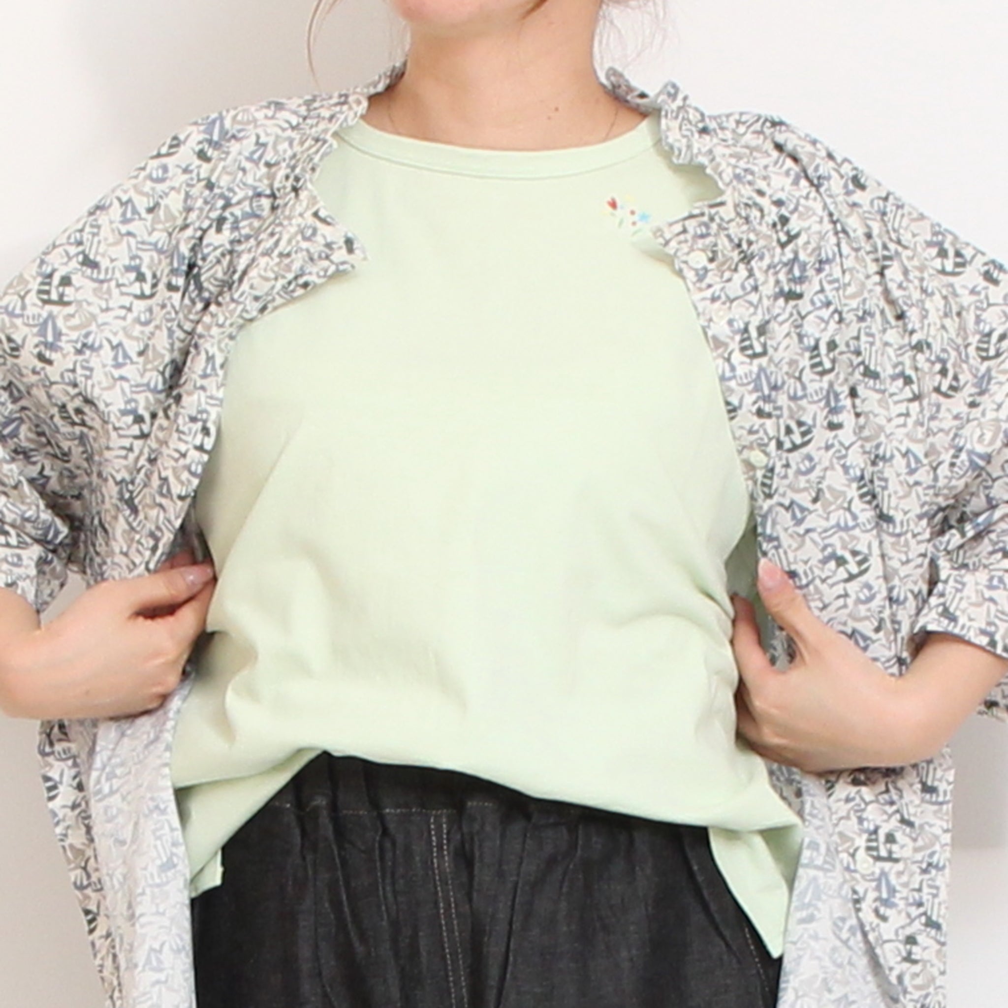 【20%OFF】to touchフラワー刺繍Tシャツ
