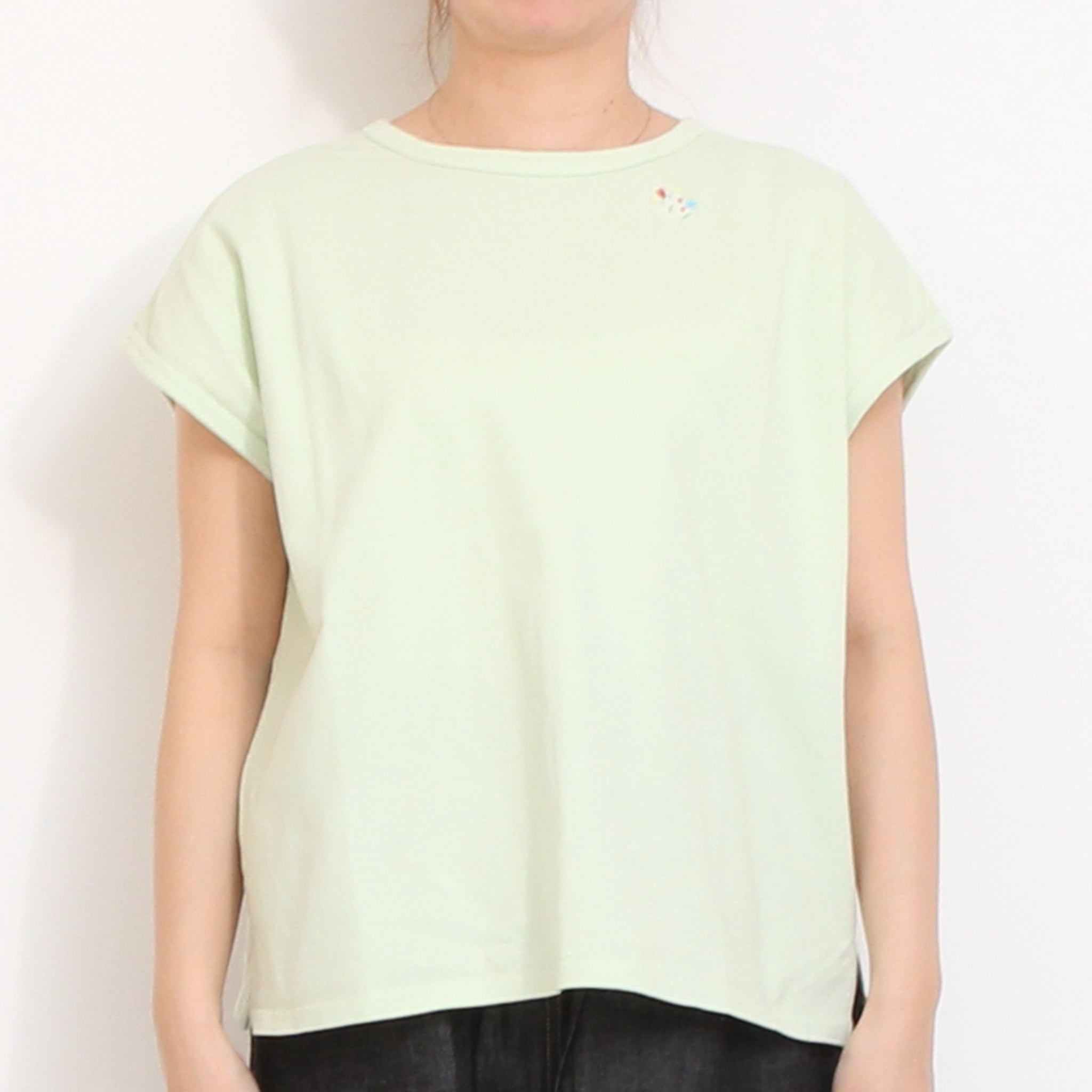 【20%OFF】to touchフラワー刺繍Tシャツ