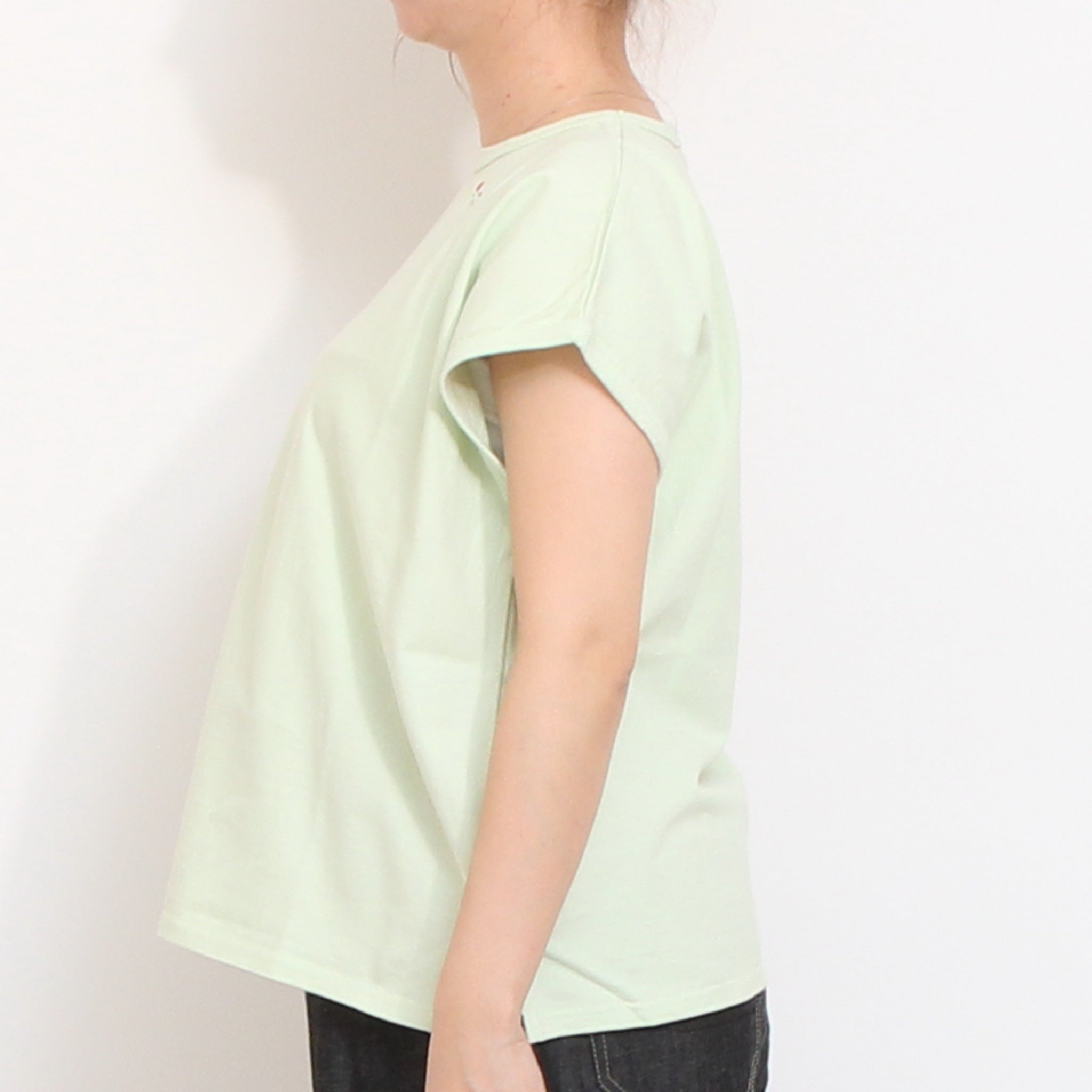 【20%OFF】to touchフラワー刺繍Tシャツ