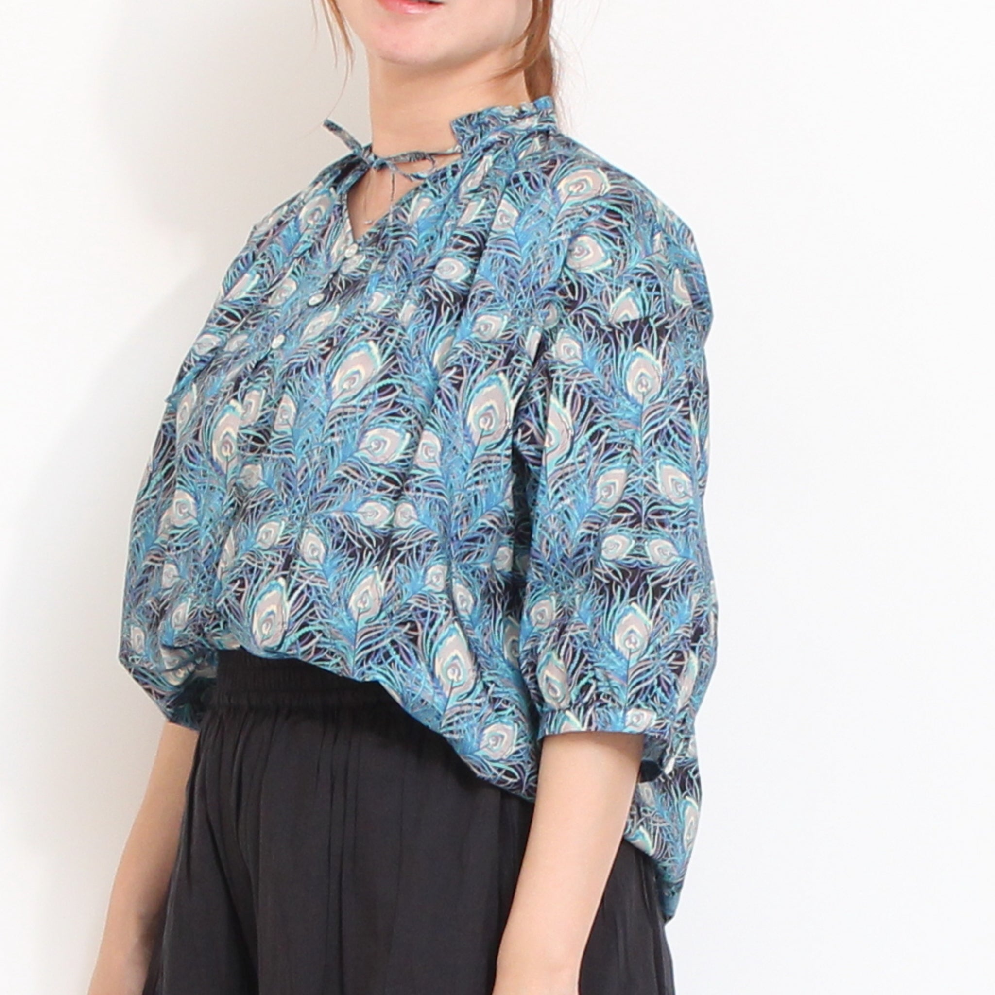 【BLUEのみラスト1点】【期間限定15%OFF・本店限定商品】LIBERTYフリルネックリボンプルオーバー