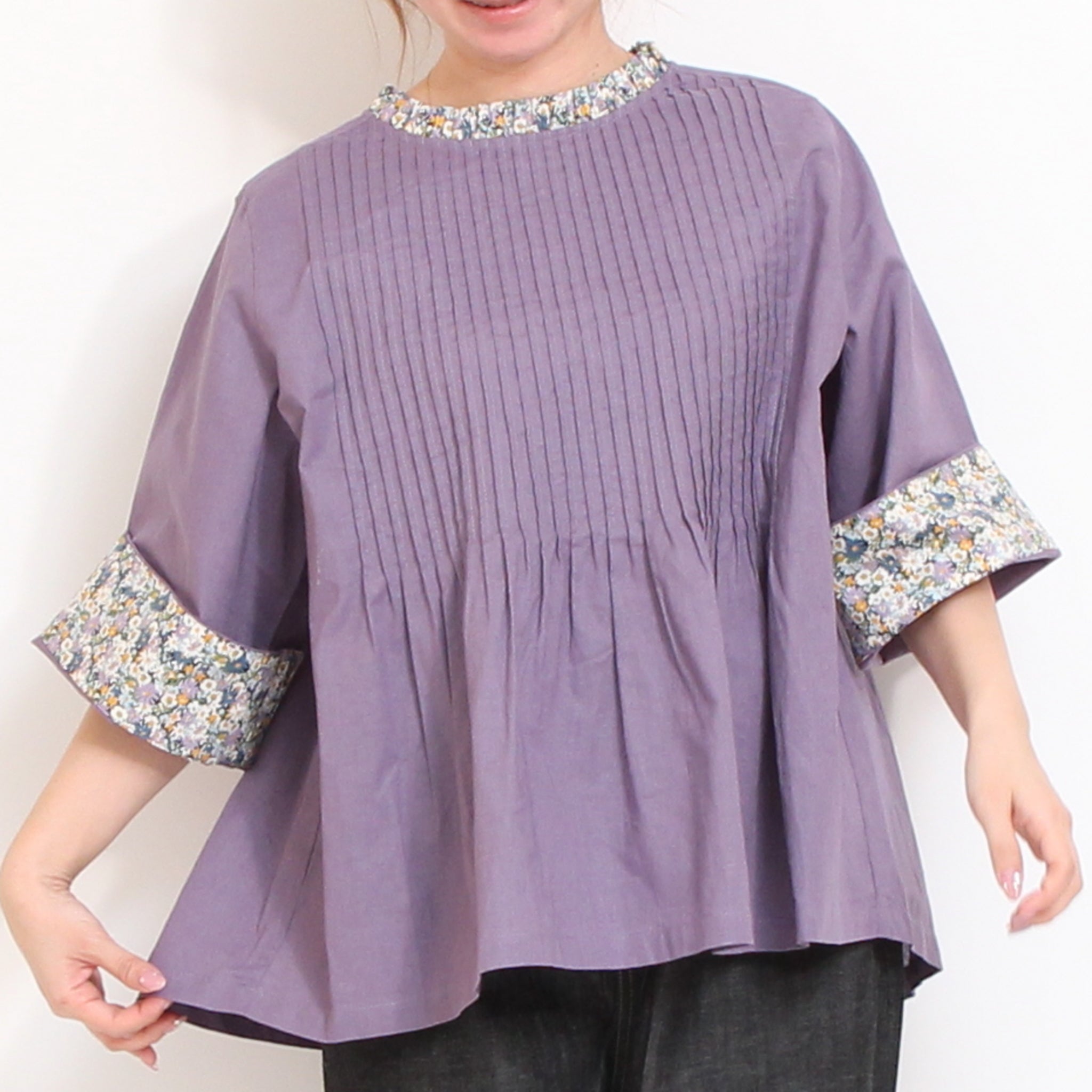 【BEIGE・NAVYラスト1点】sosotto LIBERTY使いフリルネックブラウス