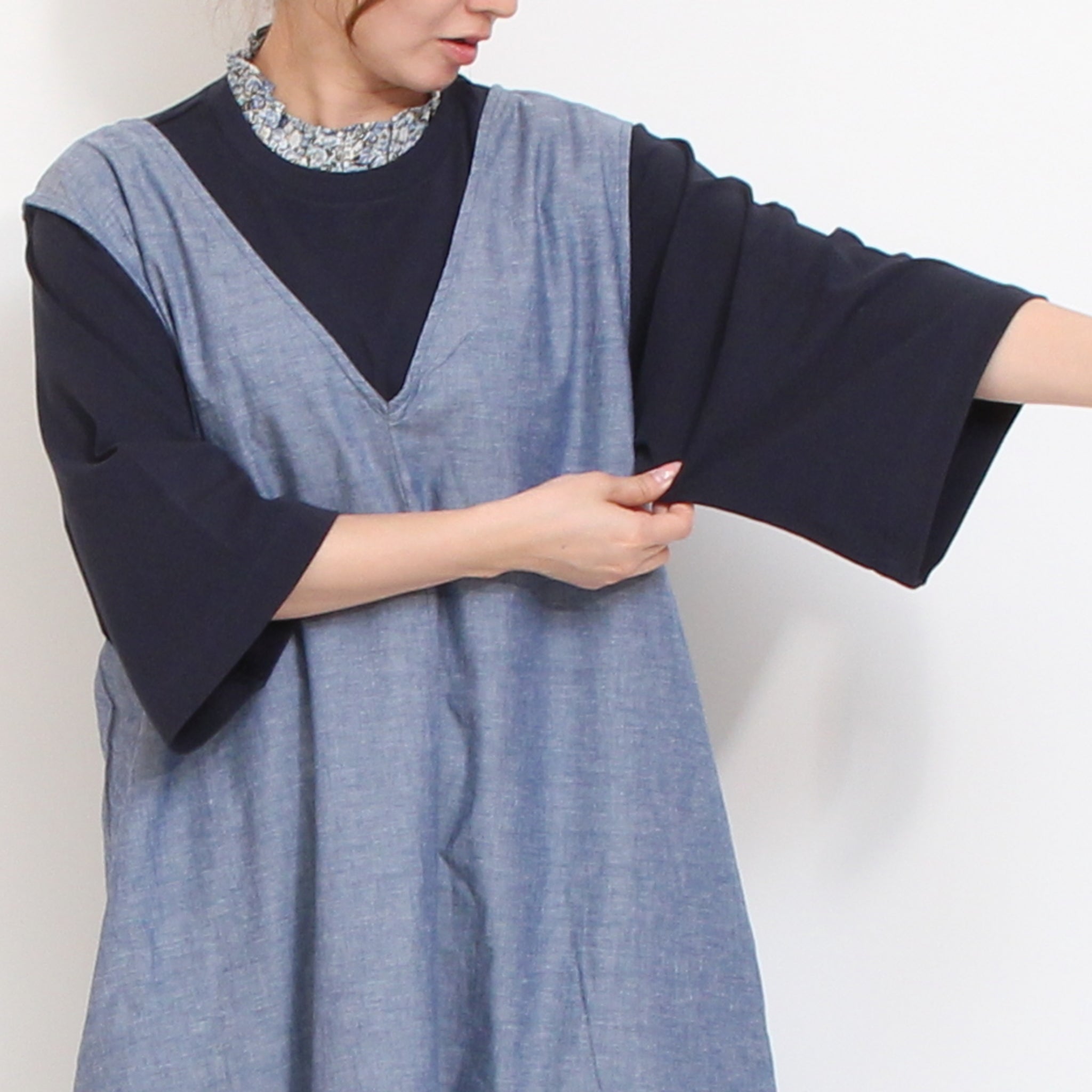 【BROWN残り僅か】sosottoLIBERTY使いフリルネックTシャツ