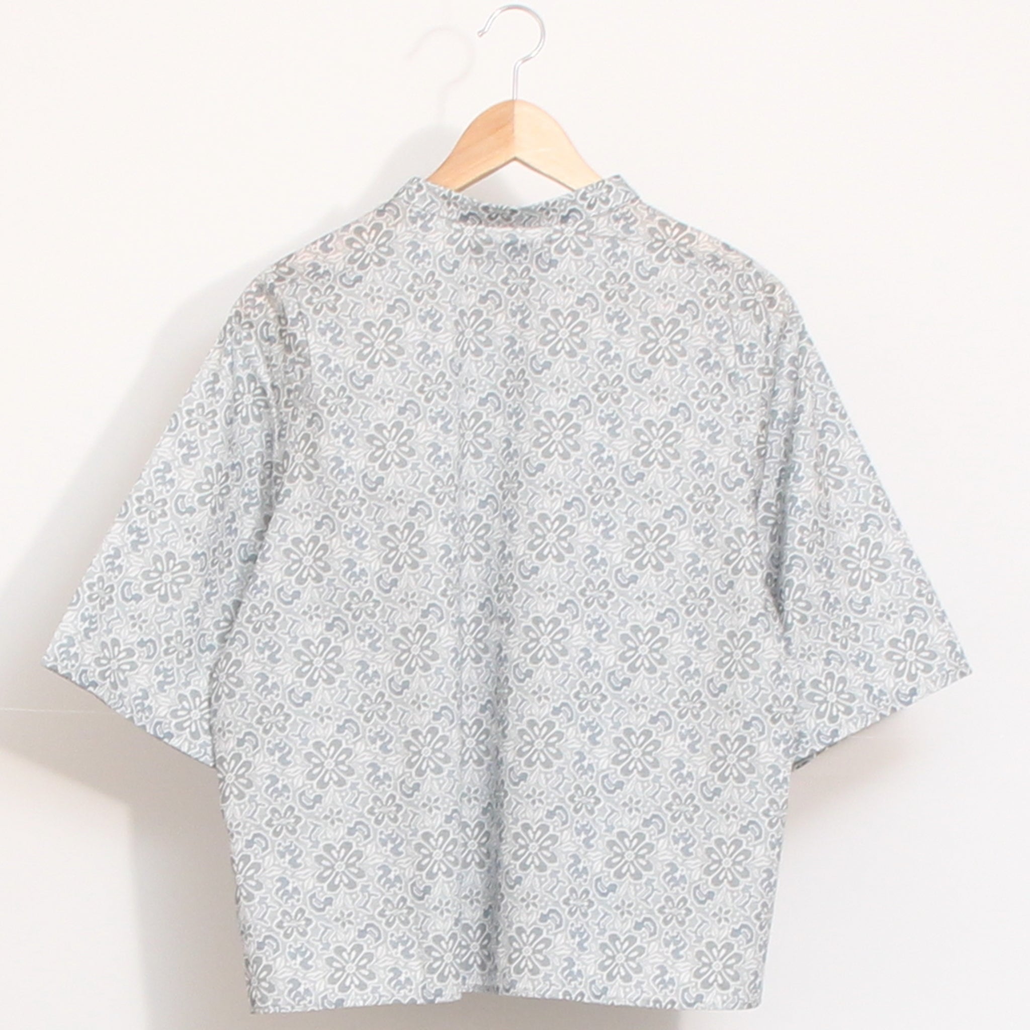 【期間限定15%OFF】【MINT残り僅か・本店限定商品】リバティ6分袖チビ衿シャーリングシャツ(2604)
