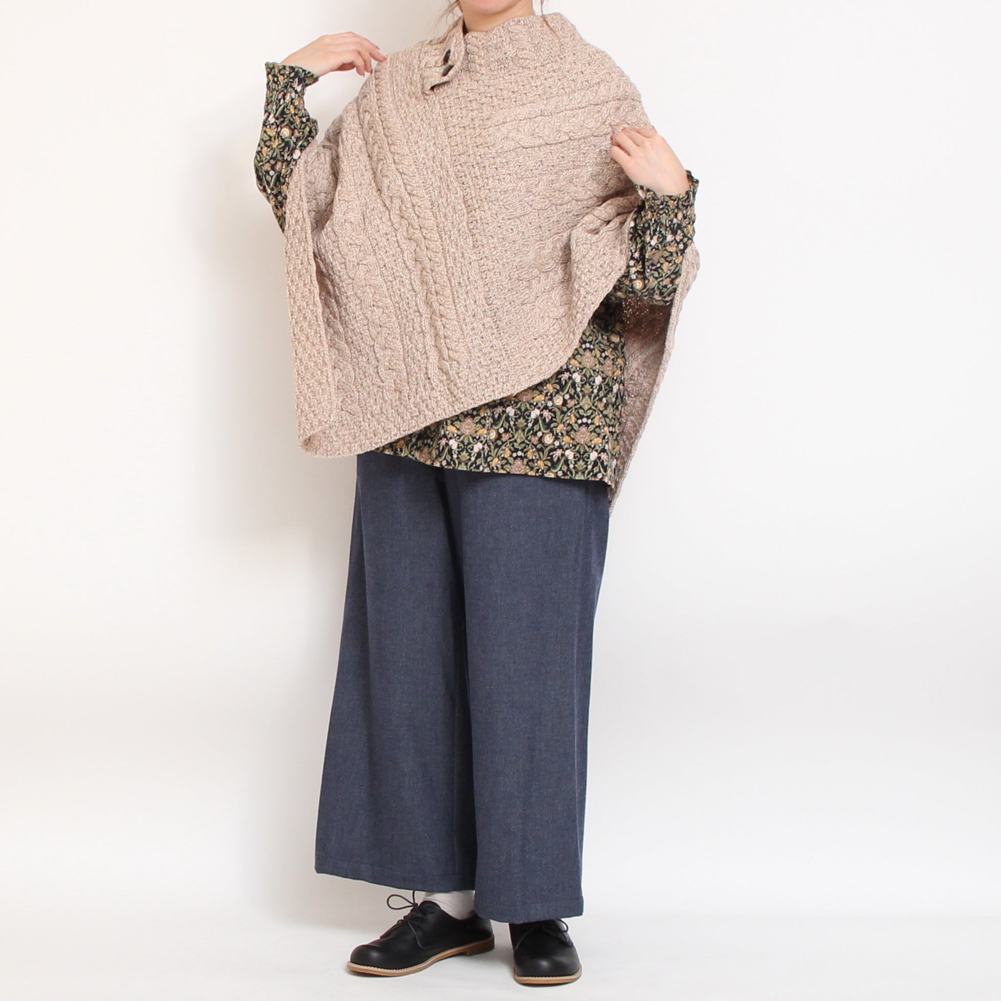 Aran Woollen Millsポンチョ25