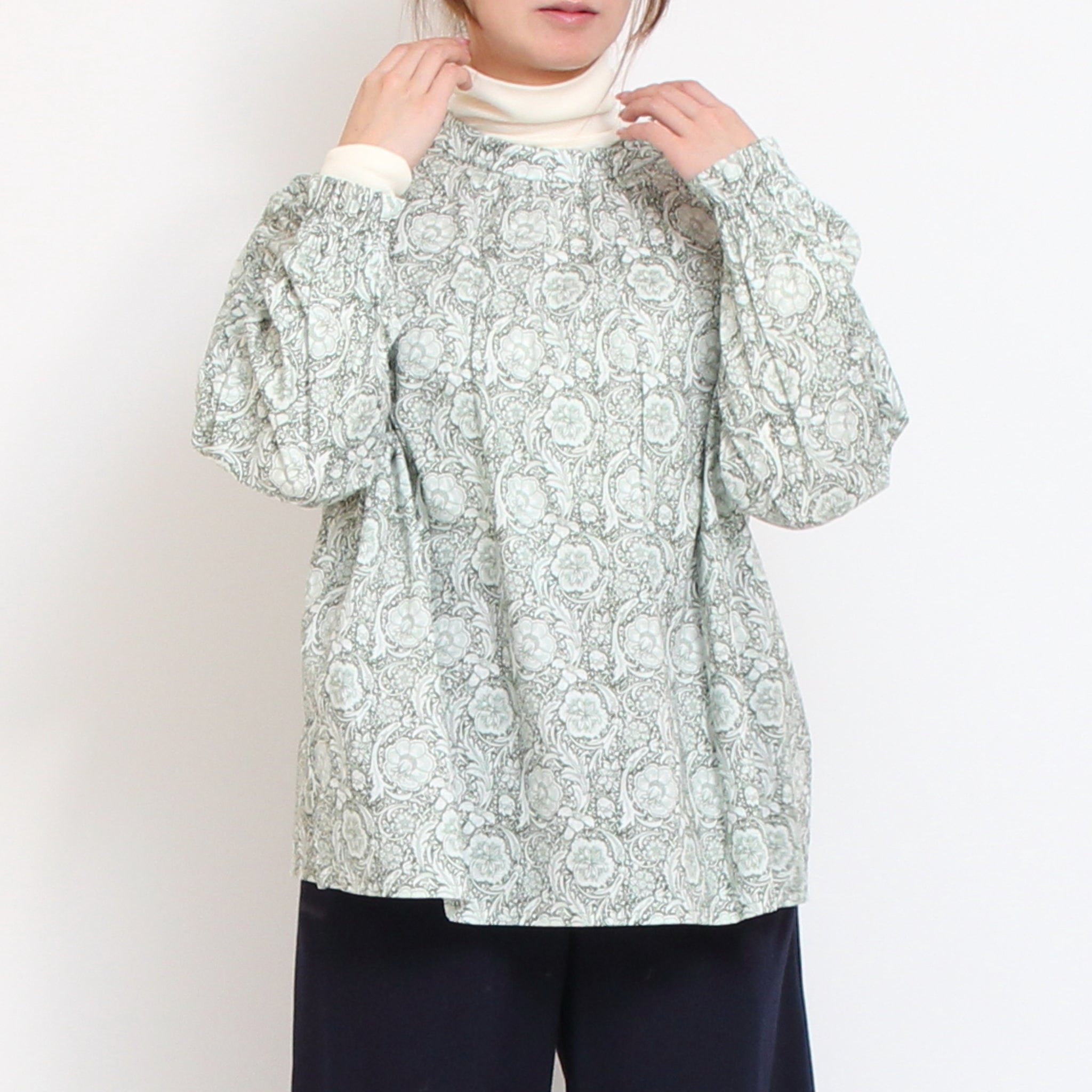 【20%OFF】【KHAKIのみ ラスト1点】リバティ2WAYスタンドブラウス(2510)