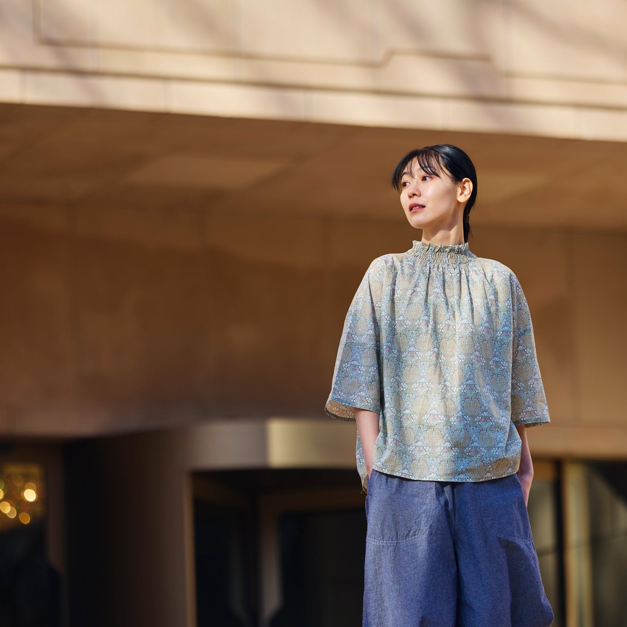 【期間限定15％OFF】【BLUE以外残り僅か】リバティ2WAYシャーリング6分袖ブラウス2604