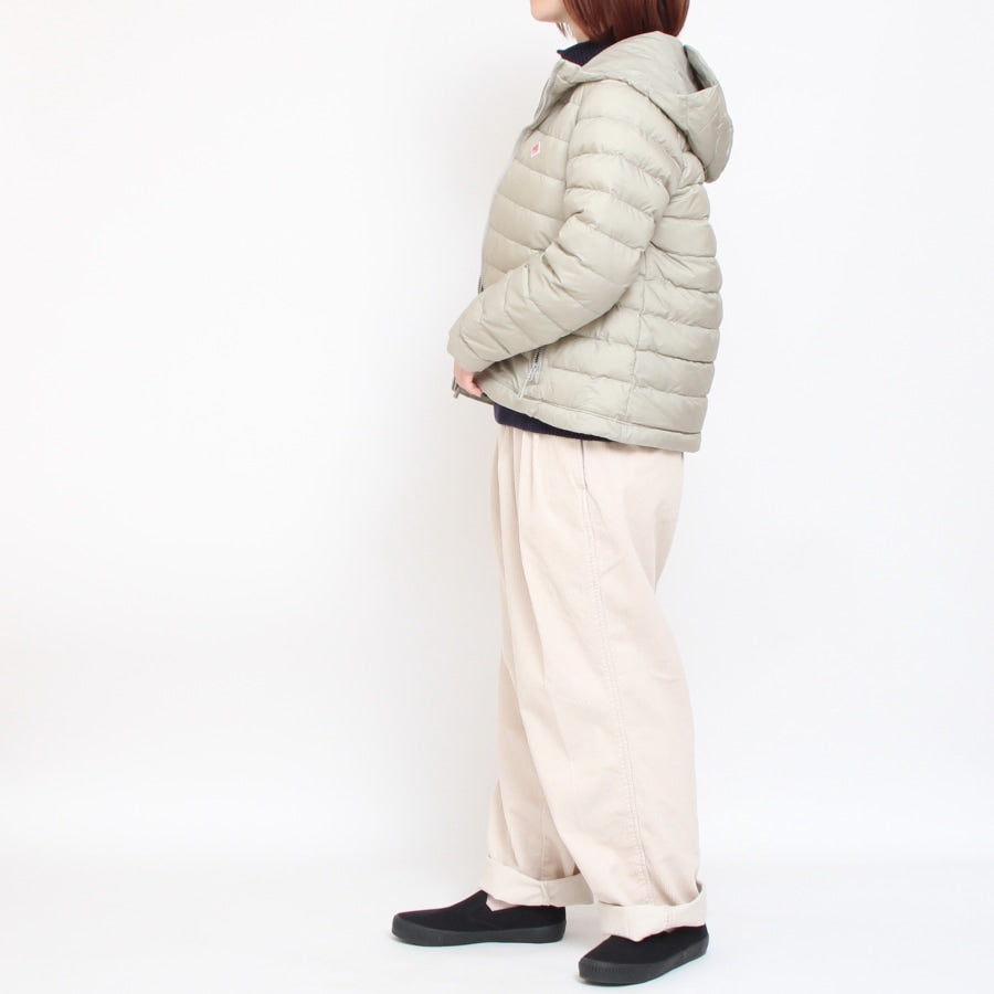 【30％OFF】【NAVYサイズMのみ ラスト1点】D.M.Gコーデュロイツータックトラウザー