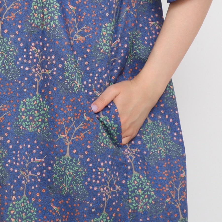 【20％OFF】【BLUE・NAVYラスト１点ずつ】HOKKOH LIBERTY 5分袖レギュラーカラーワンピース2507