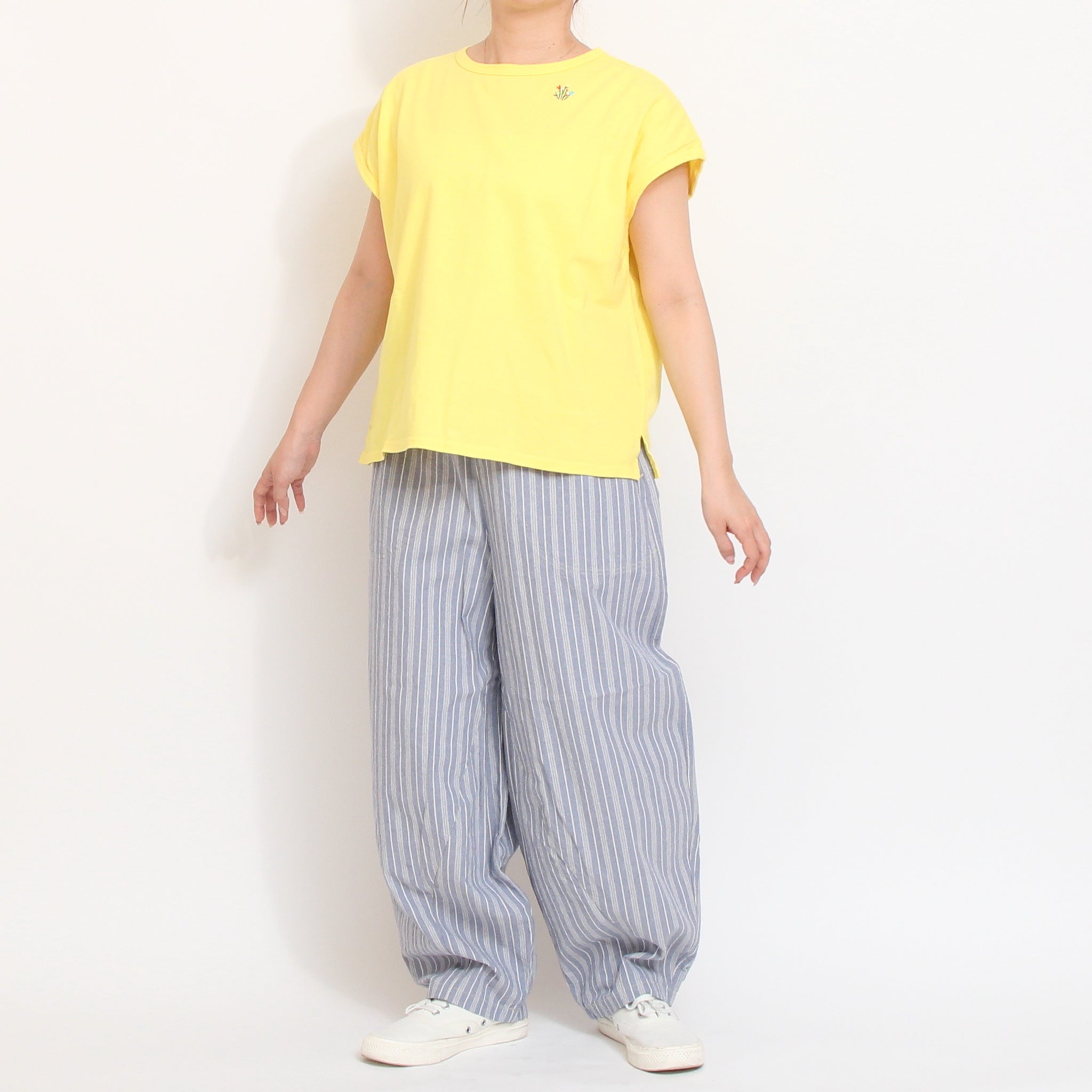 【20%OFF】to touchフラワー刺繍Tシャツ