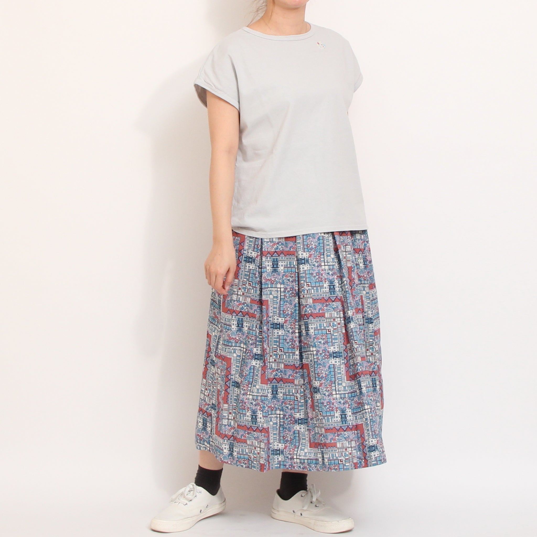 【20%OFF】to touchフラワー刺繍Tシャツ