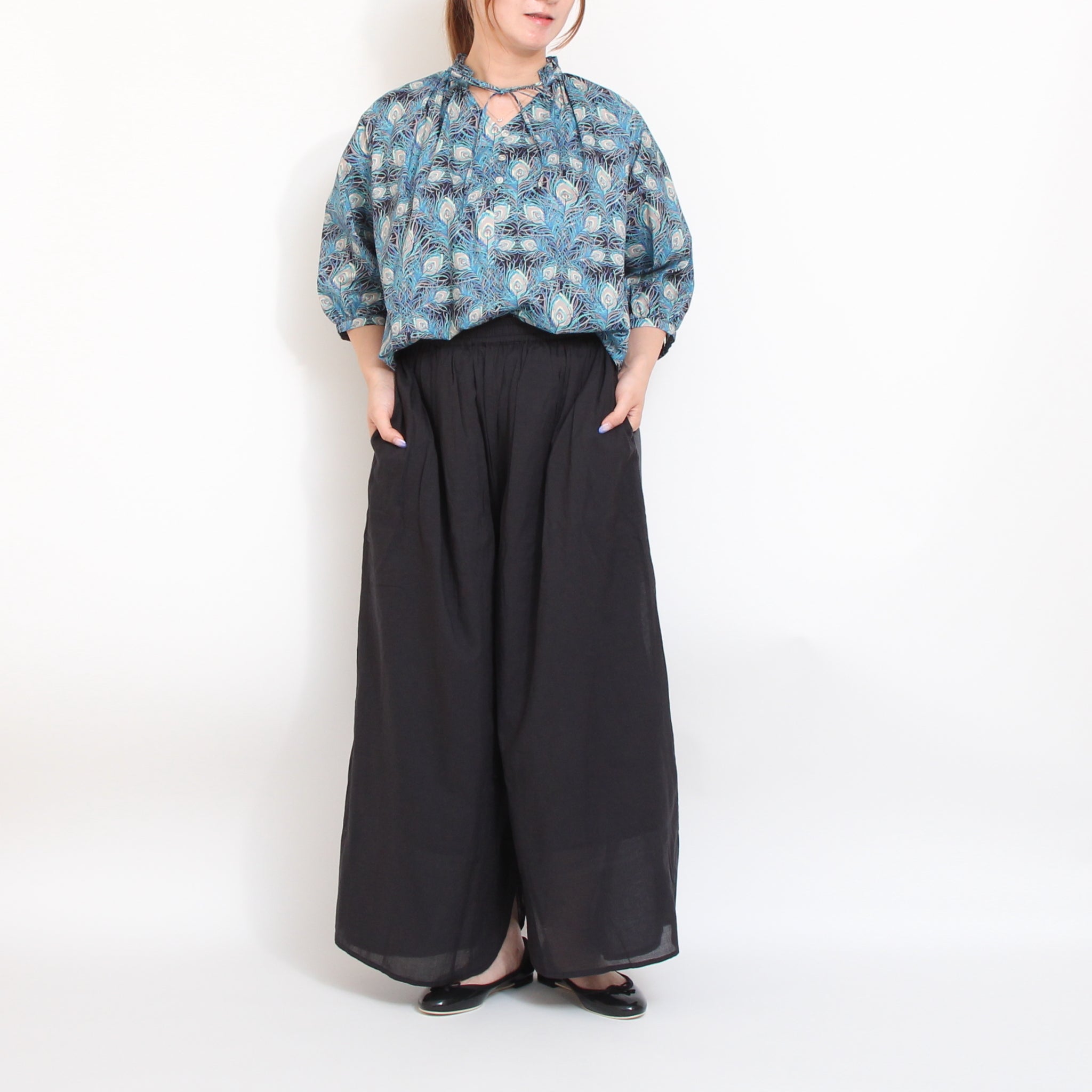 【BLUEのみラスト１点】【期間限定15％OFF・本店限定商品】LIBERTYフリルネックリボンプルオーバー