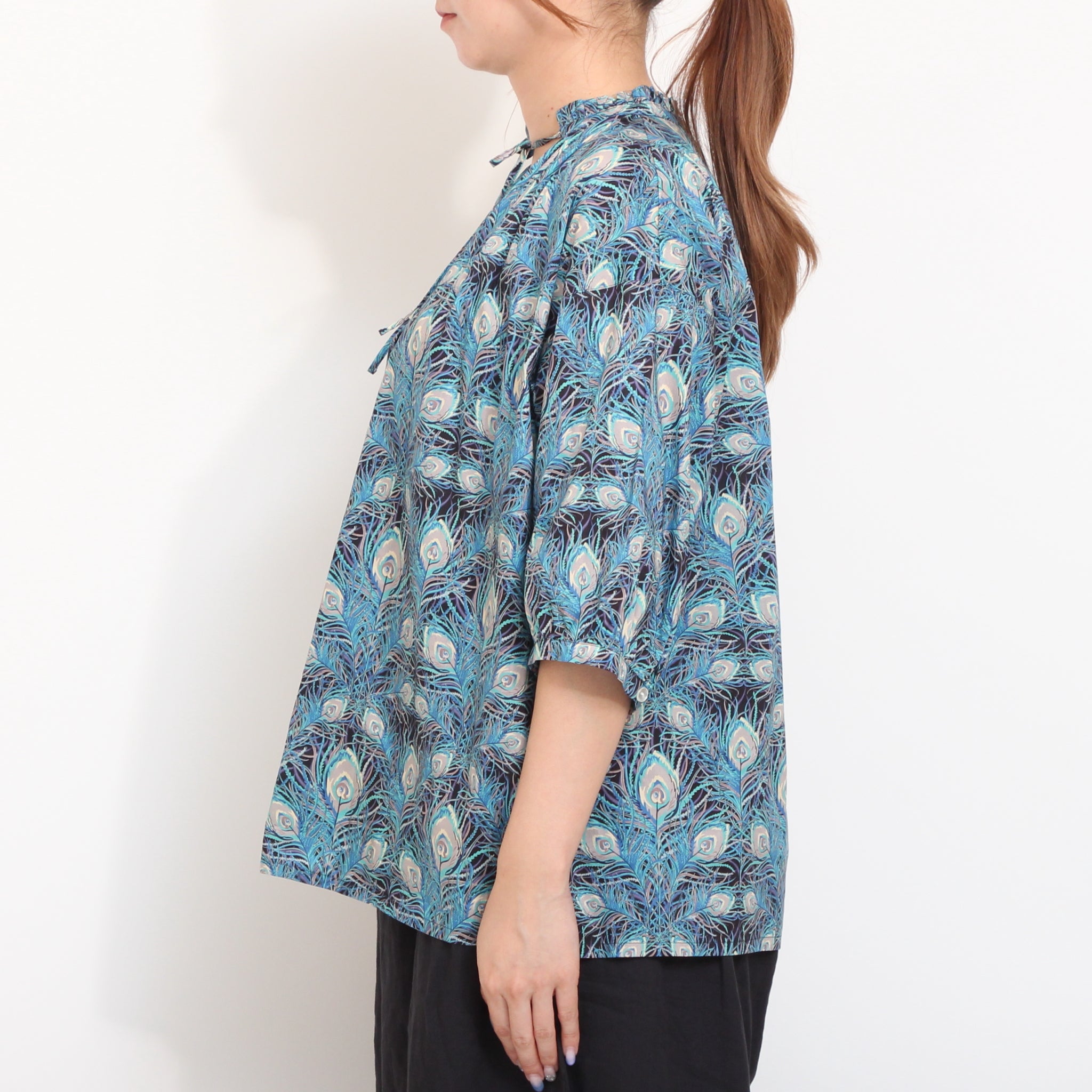 【BLUEのみラスト１点】【期間限定15％OFF・本店限定商品】LIBERTYフリルネックリボンプルオーバー