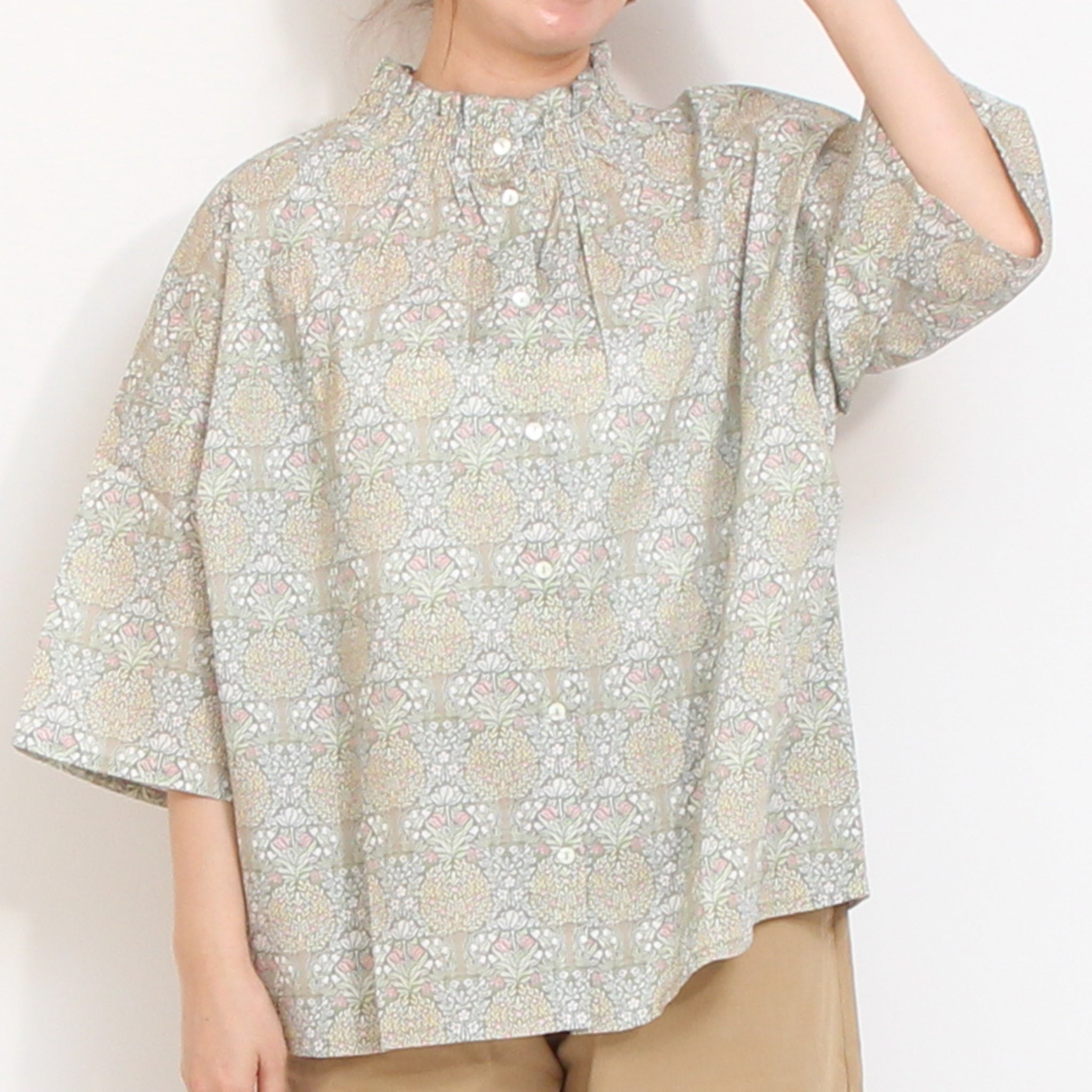【期間限定15％OFF】【BLUE以外残り僅か】リバティ2WAYシャーリング6分袖ブラウス2604