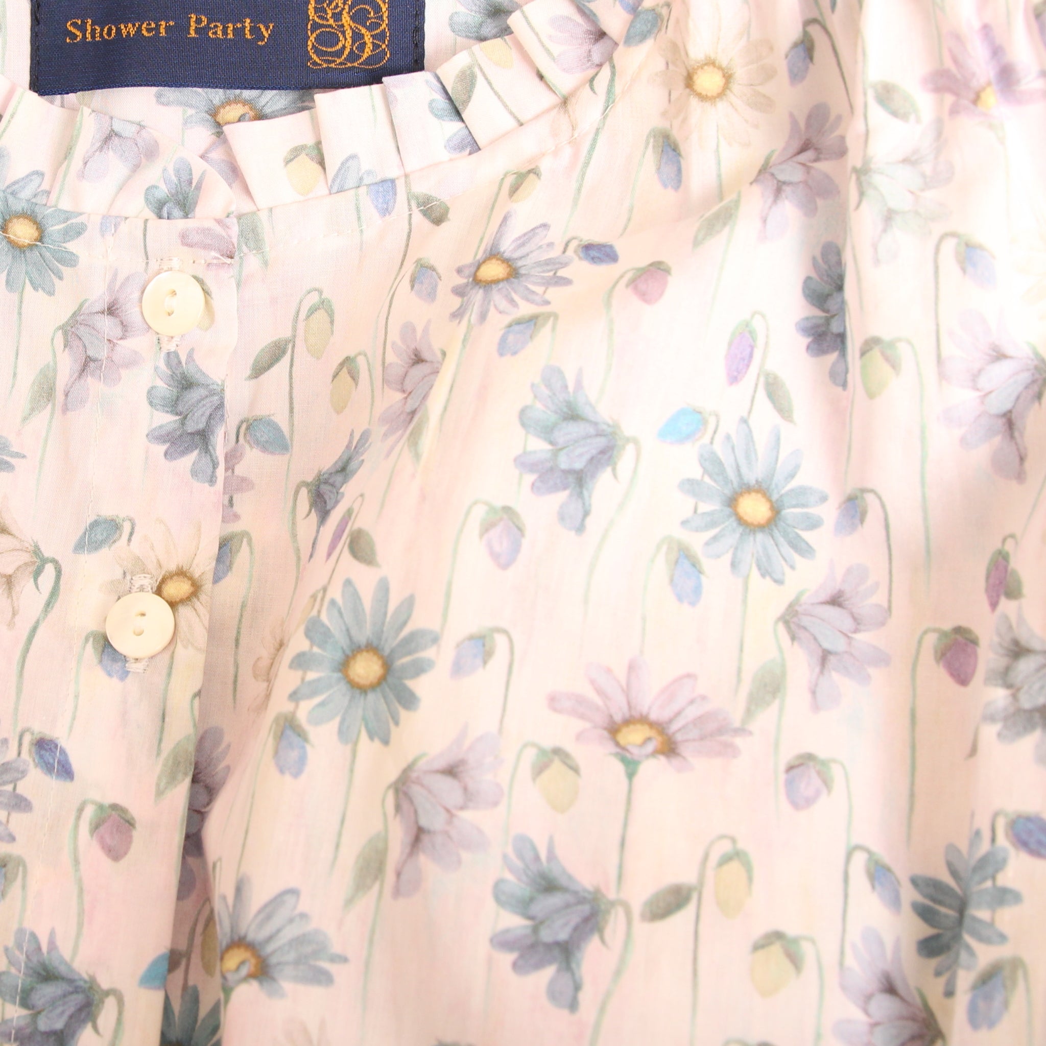 【期間限定15%OFF】【PURPLE・PINKのみ 残り僅か】リバティ7分袖フリルネックスタンダードシャツ2603