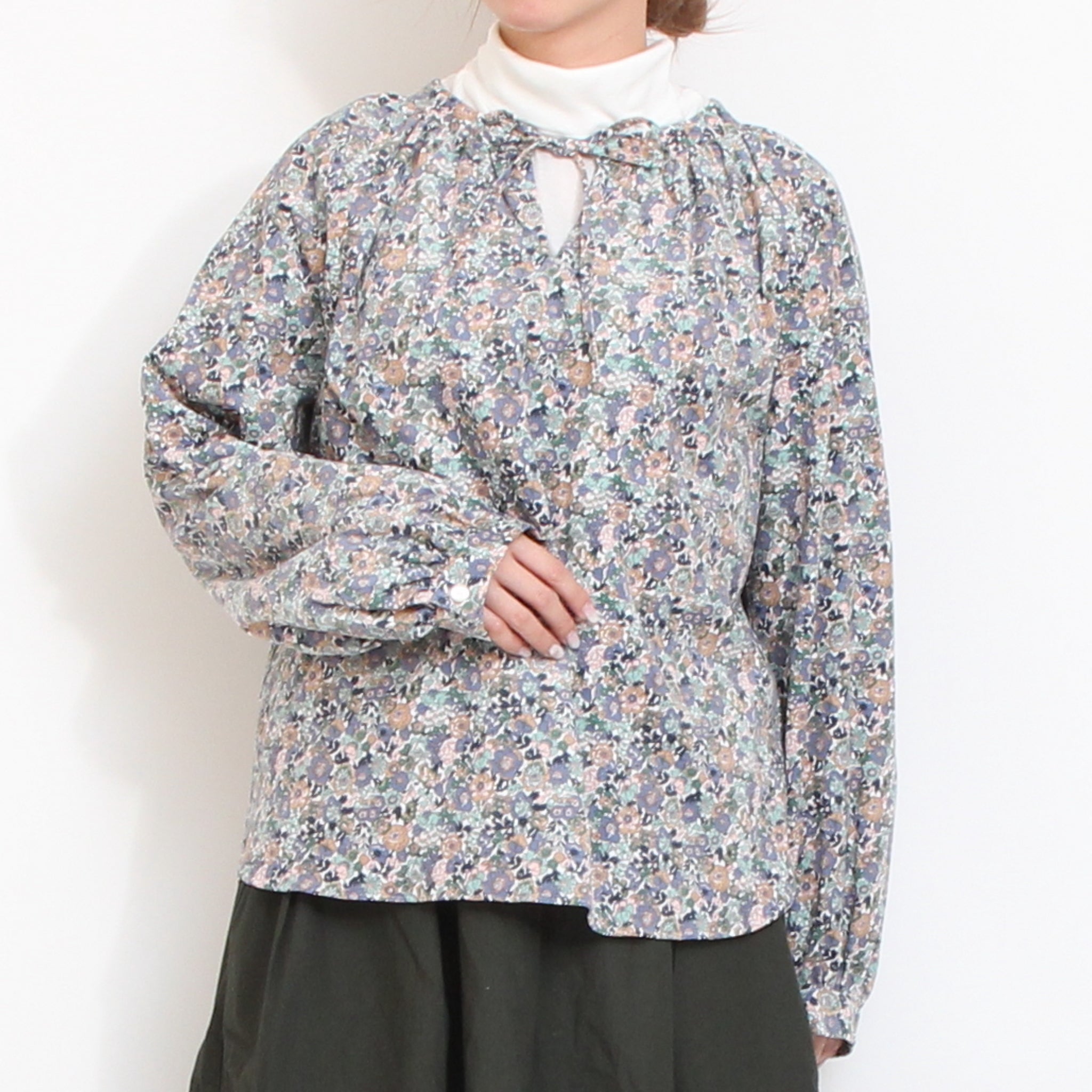 【再値下げ・50％OFF】【BLUEのみ ラスト1点】コーデュロイLIBERTYクルーリボンプルオーバー