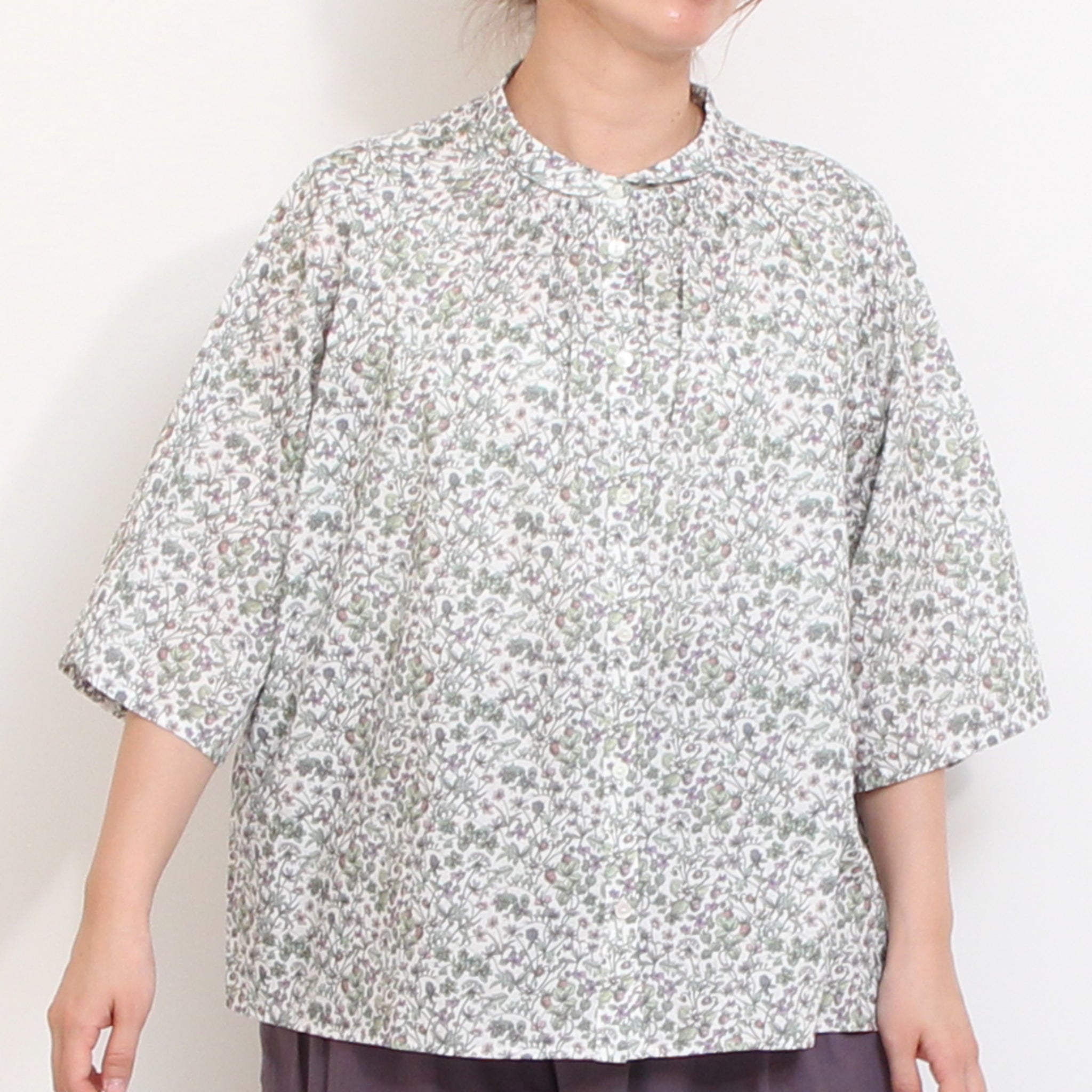 【期間限定15％OFF】【BLUEラスト１点】リバティ６分袖チビ衿シャーリングシャツ2605