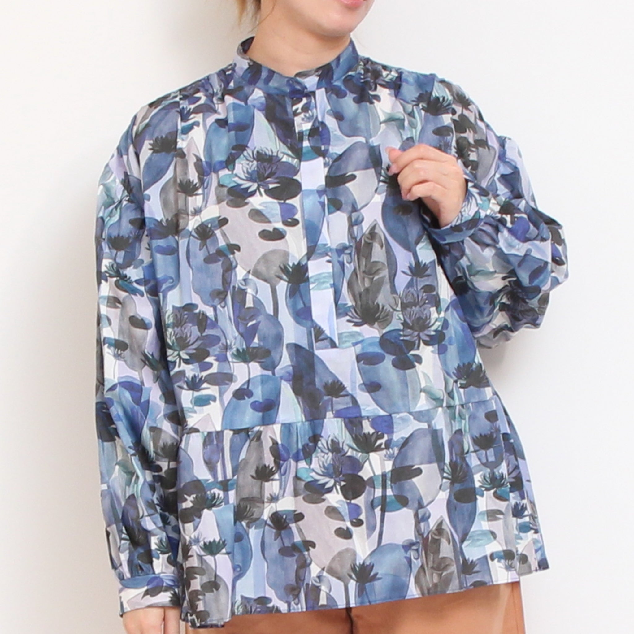 【30%OFF】【BLUEラスト１点】LIBERTY比翼ギャザープルオーバー72027