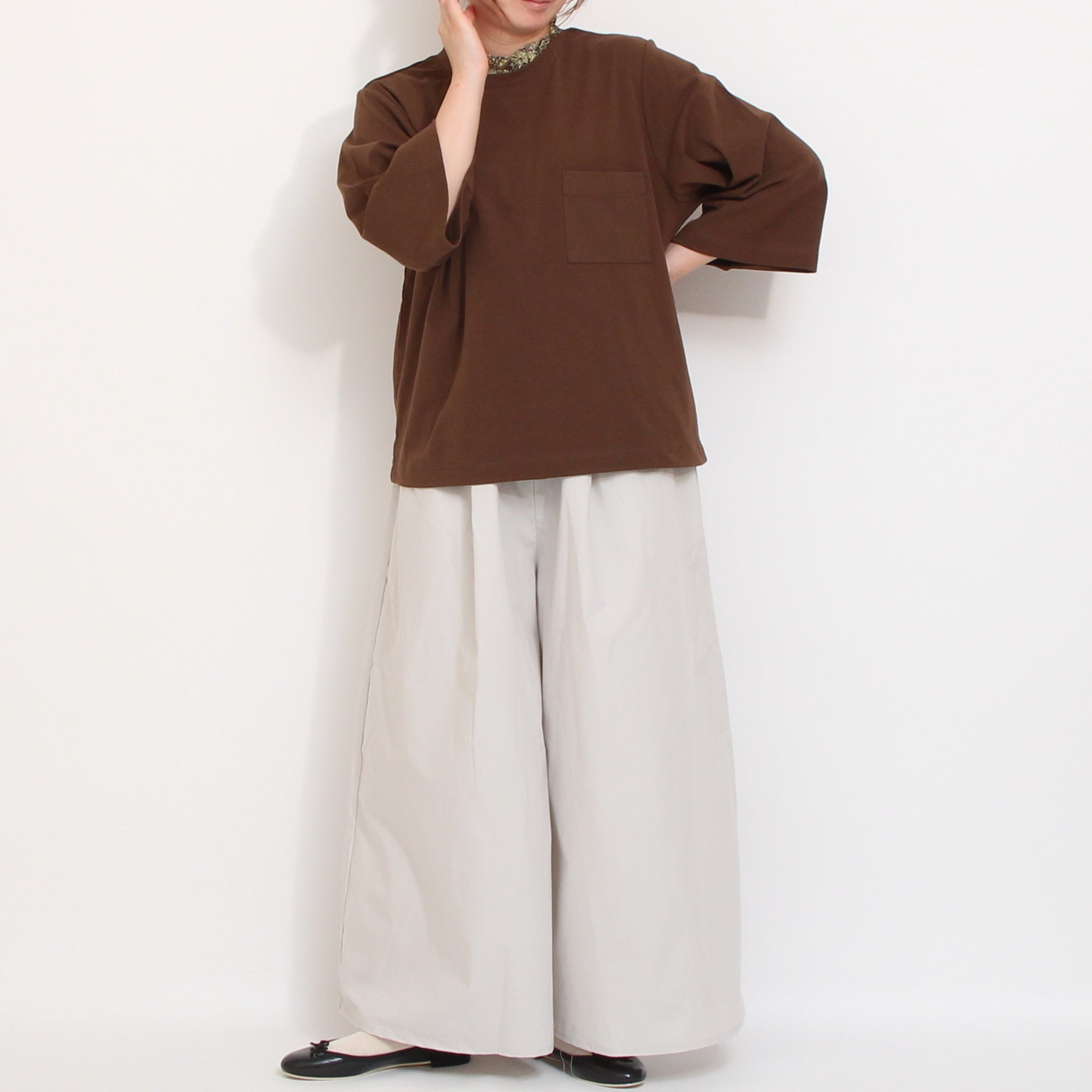 【BROWN残り僅か】sosottoLIBERTY使いフリルネックTシャツ
