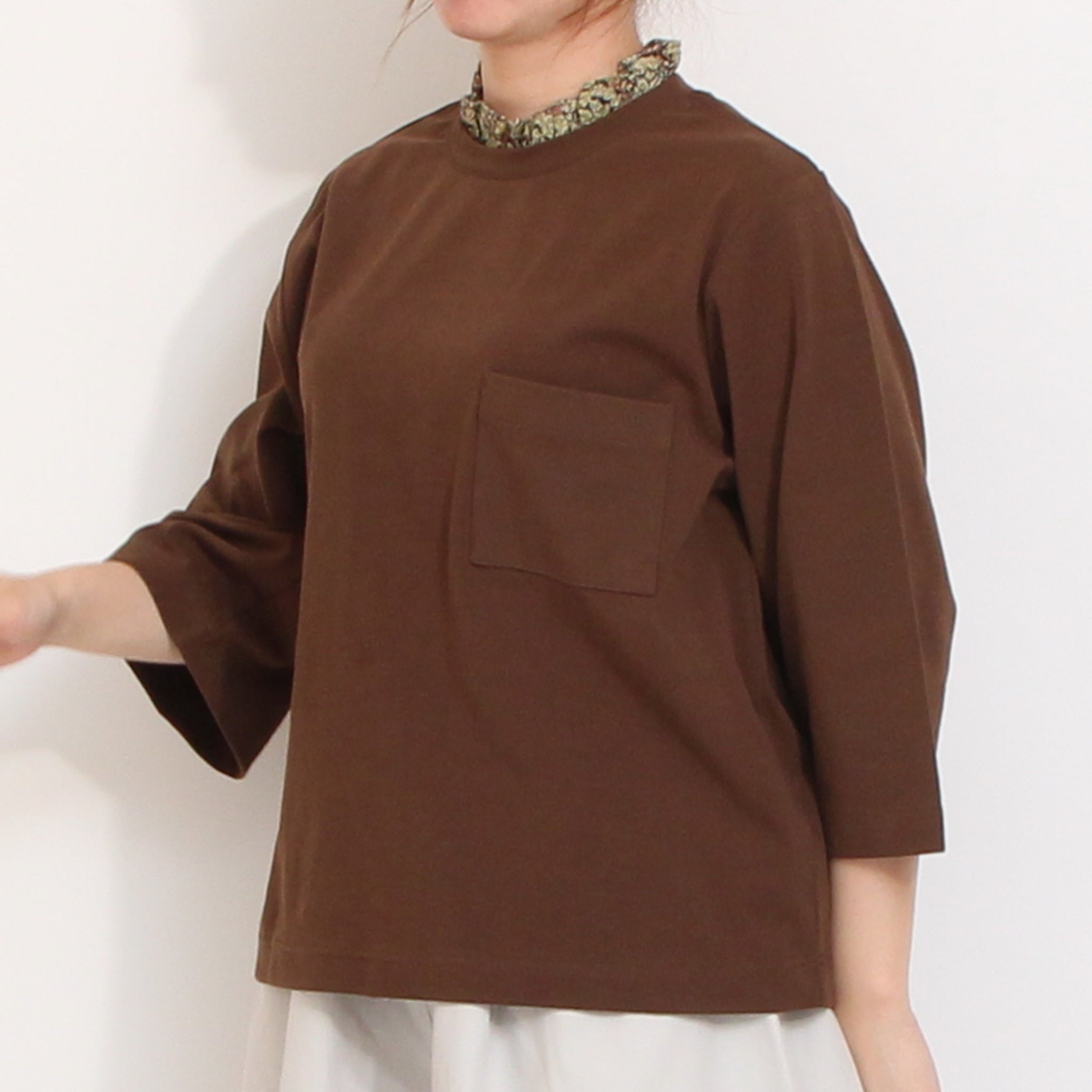 【BROWN残り僅か】sosottoLIBERTY使いフリルネックTシャツ
