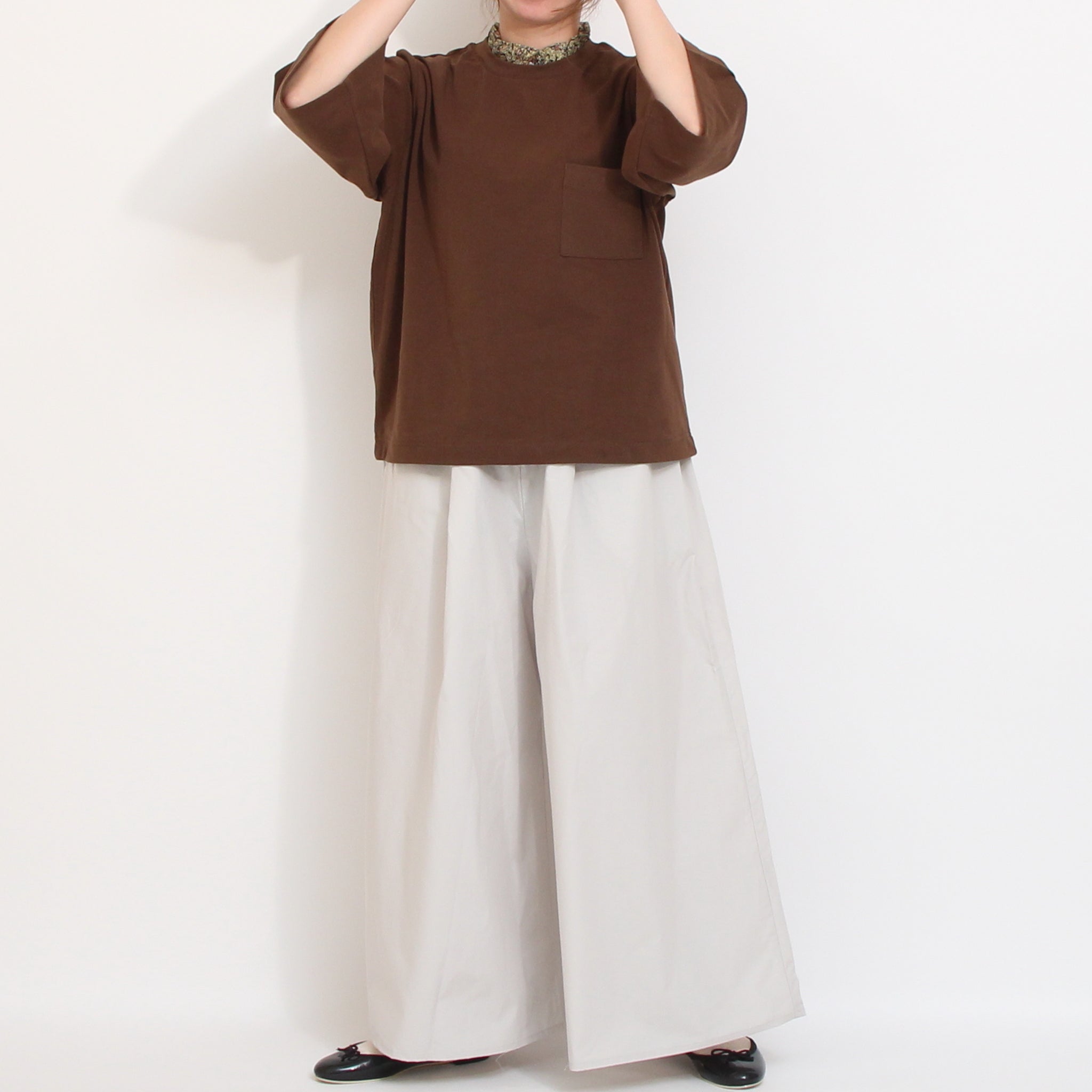 【BROWN残り僅か】sosottoLIBERTY使いフリルネックTシャツ