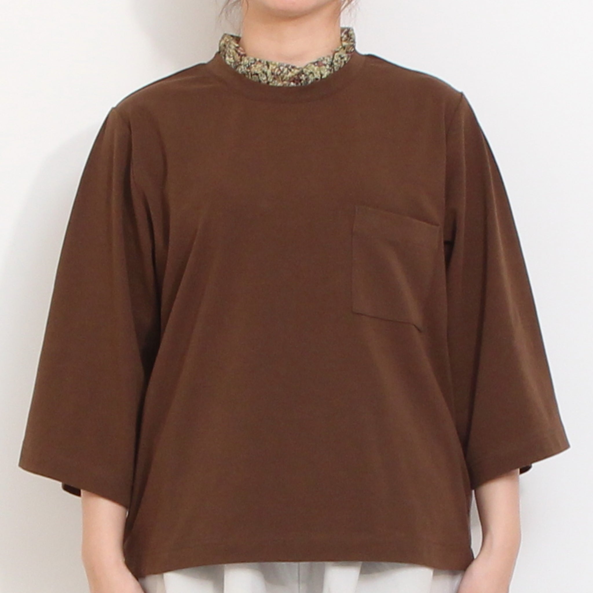 【BROWN残り僅か】sosottoLIBERTY使いフリルネックTシャツ