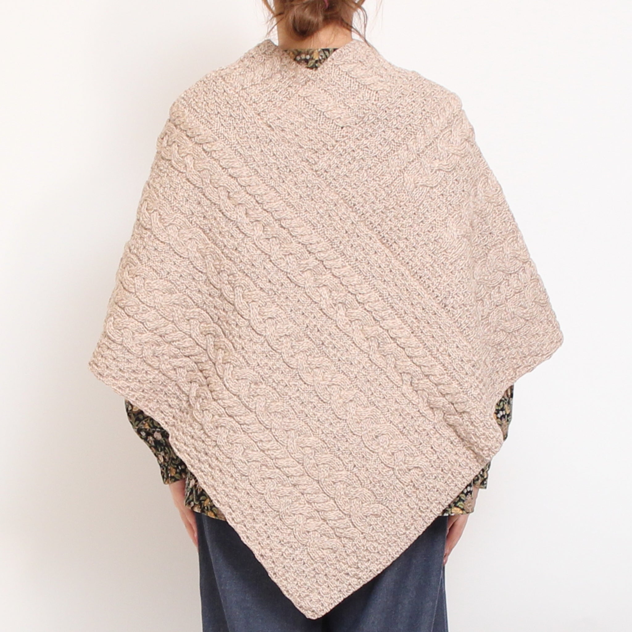Aran Woollen Millsポンチョ25